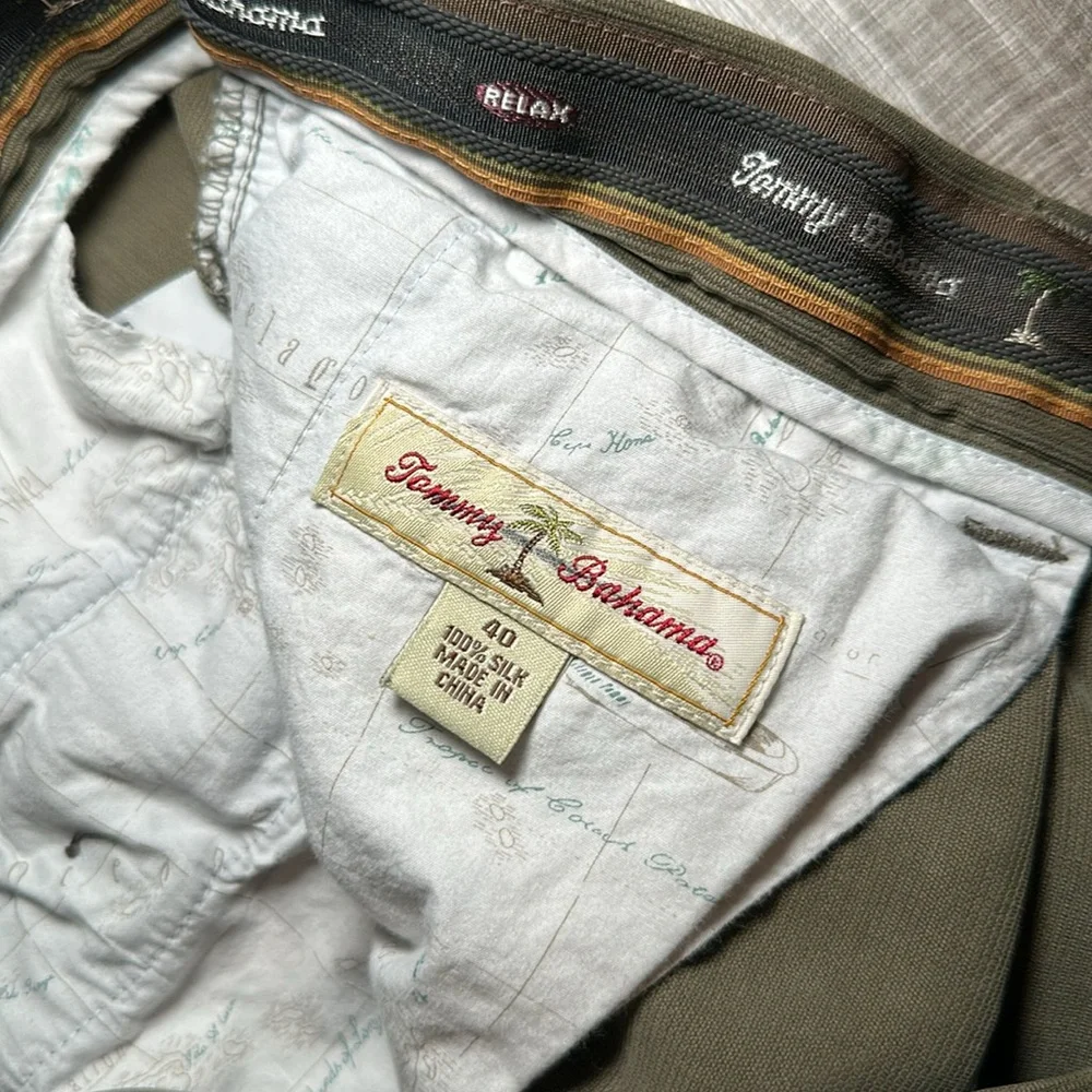 Tommy Bahama Silk Pleated Shorts - 40